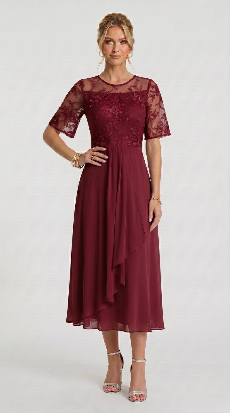 Mariana - Vestido de Renda e Manga Curta